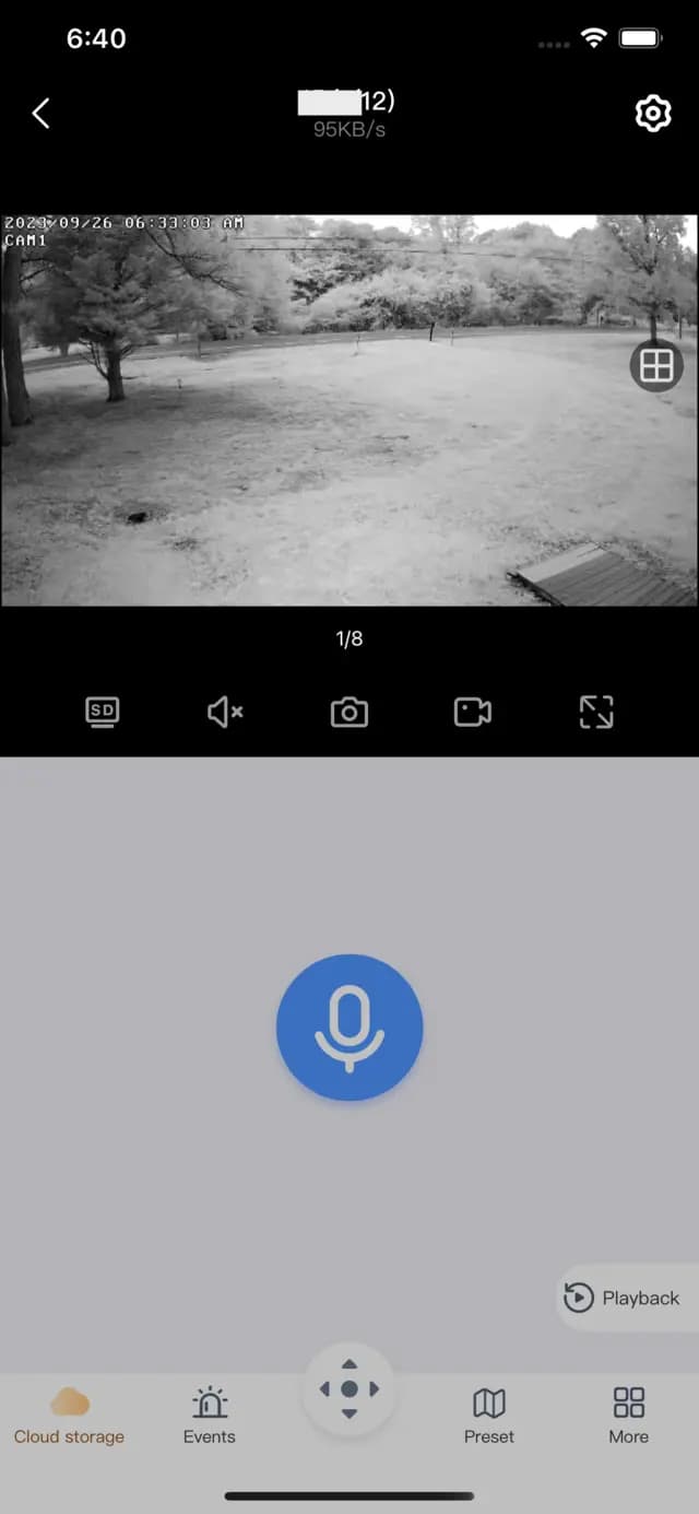 YESKAMO Camera App mostrando la vista en directo de una cámara exterior con controles de audio bidireccional