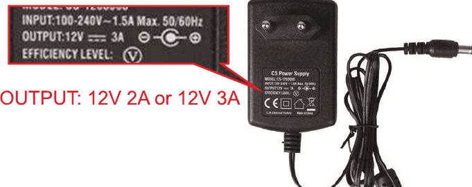 ÇIKIŞ: 12V 2A veya 12V 3A gösteren güç adaptörü etiketi